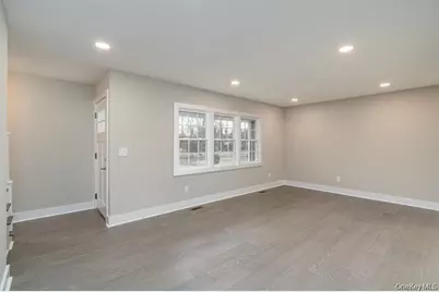 970 Village Lane, Mattituck, NY 11952 - Photo 6