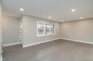 970 Village Ln, Mattituck, NY 11952 - Photo 6