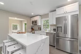 970 Village Ln, Mattituck, NY 11952 - Photo 10