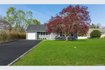 970 Village Lane, Mattituck, NY 11952 - Photo 2