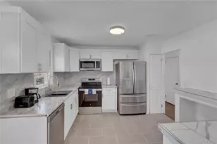 57 Middle Island Rd, Medford, NY 11763 - Photo 4