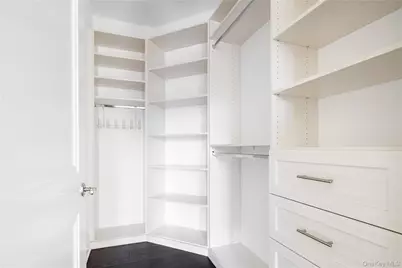 2000 Royal Court #2109, North Hills, NY 11040 - Photo 6