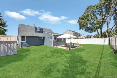 23 Peachtree Lane, Hicksville, NY 11801 - Photo 4