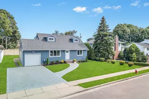 23 Peachtree Ln, Hicksville, NY 11801 - Photo 2