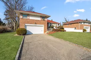 527 Alicia Dr, Westbury, NY 11590 - Photo 2