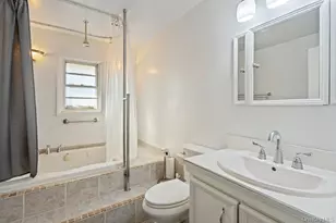 527 Alicia Dr, Westbury, NY 11590 - Photo 26