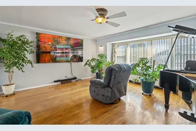 527 Alicia Drive, Westbury, NY 11590 - Photo 18