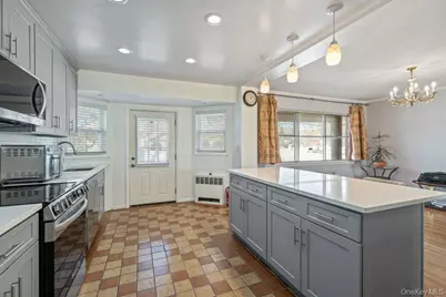 527 Alicia Drive, Westbury, NY 11590 - Photo 12