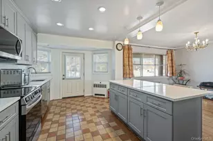 527 Alicia Dr, Westbury, NY 11590 - Photo 12