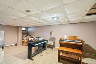 527 Alicia Dr, Westbury, NY 11590 - Photo 32