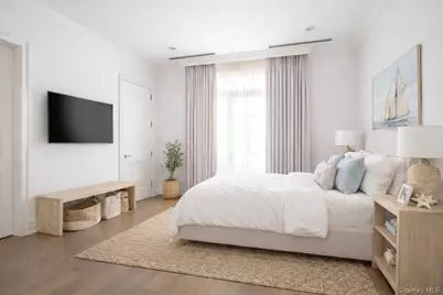 5000 Royal Court #5307, North Hills, NY 11040 - Photo 4