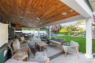 1563 Stevens Ave, Merrick, NY 11566 - Photo 36