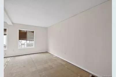 623 Ilyssa Way, New York, NY 10312 - Photo 4