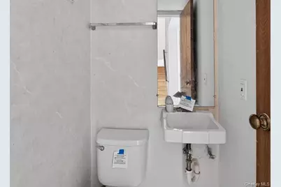 623 Ilyssa Way, New York, NY 10312 - Photo 20