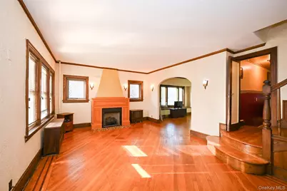 19501 45th Avenue, Flushing, NY 11358 - Photo 6