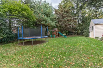 94 Round Hill Road, Scarsdale, NY 10583 - Photo 36