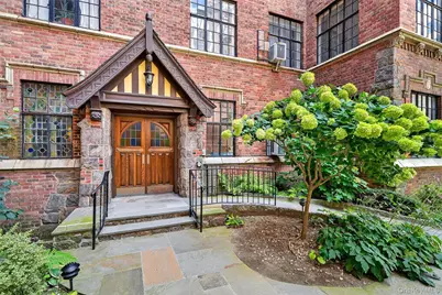 2 Westchester Avenue #3Q, White Plains, NY 10601 - Photo 2