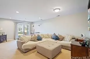 138 Brattle Cir, Melville, NY 11747 - Photo 8