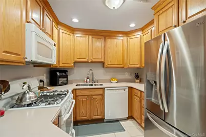 138 Brattle Circle, Melville, NY 11747 - Photo 8