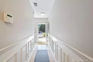 138 Brattle Cir, Melville, NY 11747 - Photo 20