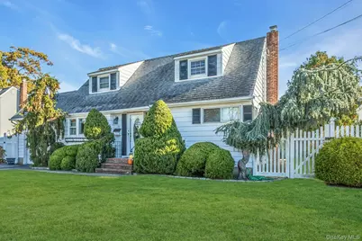 17 Linwood Place, Massapequa Park, NY 11762 - Photo 1