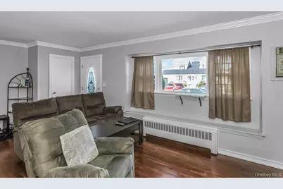 17 Linwood Place, Massapequa Park, NY 11762 - Photo 2