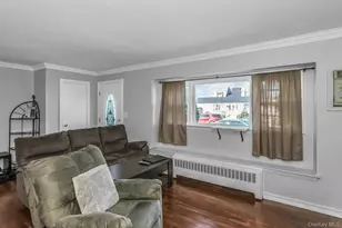 17 Linwood Pl, Massapequa Park, NY 11762 - Photo 2