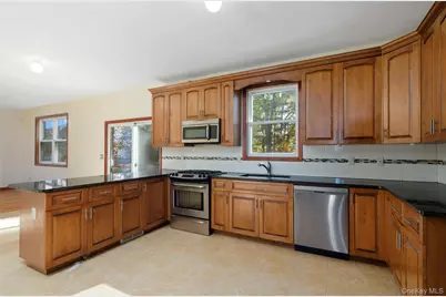 59 Mastro Road, Calverton, NY 11933 - Photo 18