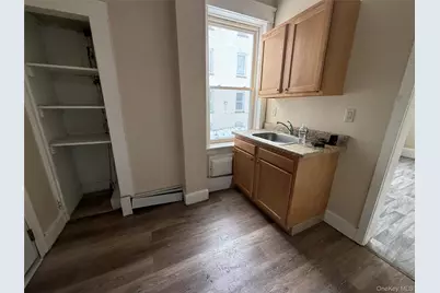 60 Carroll Street #B8, Poughkeepsie, NY 12601 - Photo 2