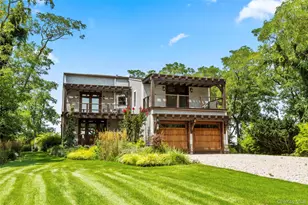 16 Old Field Woods Rd, Setauket, NY 11733 - Photo 2