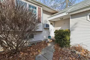 3 Allegheny Dr W, Farmingville, NY 11738 - Photo 4