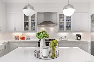 906 Mill Creek N, Roslyn, NY 11576 - Photo 10