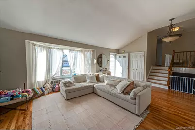 13 Evelyn Road, Plainview, NY 11803 - Photo 6