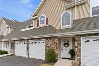 28 Steven Circle, Dix Hills, NY 11746 - Photo 2