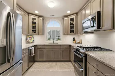 28 Steven Circle, Dix Hills, NY 11746 - Photo 2