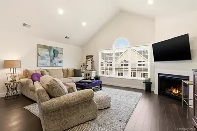 28 Steven Circle, Dix Hills, NY 11746 - Photo 10