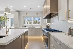 26 Windemere Way, Woodbury, NY 11797 - Photo 10