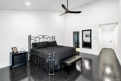 304 Aerie Court, Manhasset, NY 11030 - Photo 24