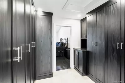 304 Aerie Court, Manhasset, NY 11030 - Photo 14