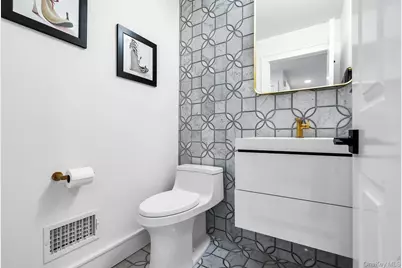 304 Aerie Court, Manhasset, NY 11030 - Photo 40