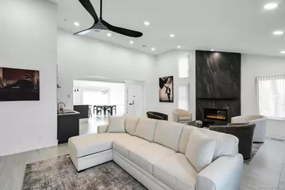 304 Aerie Court, Manhasset, NY 11030 - Photo 20