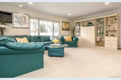 24 Glow Lane, Hicksville, NY 11801 - Photo 8