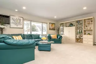 24 Glow Ln, Hicksville, NY 11801 - Photo 8