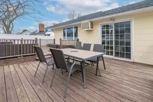 24 Glow Ln, Hicksville, NY 11801 - Photo 22