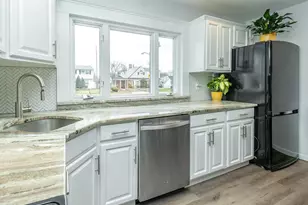 24 Glow Ln, Hicksville, NY 11801 - Photo 6