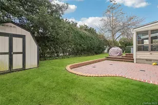 15 Baylis Pl, Lynbrook, NY 11563 - Photo 4