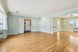 15 Baylis Pl, Lynbrook, NY 11563 - Photo 10