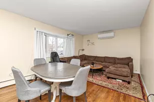 7 Vilno Ct, Huntington Station, NY 11746 - Photo 2