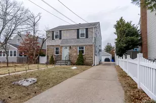 202 Emerson Pl, Valley Stream, NY 11580 - Photo 2