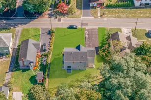 817 Pond View Rd, Riverhead, NY 11901 - Photo 12